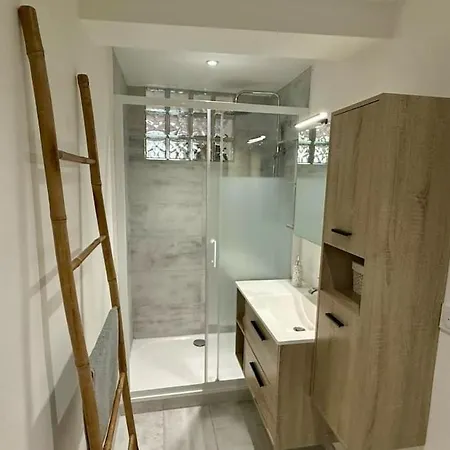 Les Templiers - Downtown And Private Garage Apartment